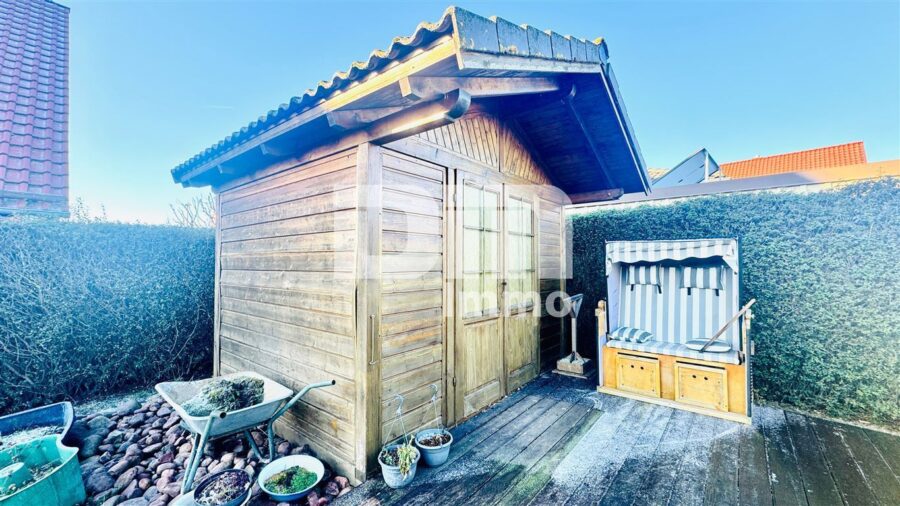 Umfangreich saniertes Einfamilienhaus mit großer Terrasse, Garage, Carport und Einliegerbereich - Gartenhaus groß / Freisitz